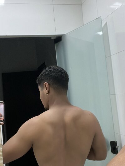 ollyzinn Live Cam on StripChat