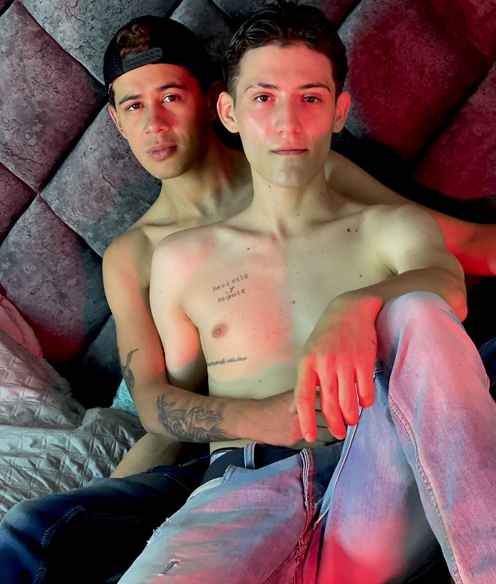 santy_and_manu's Offline XXX Chat