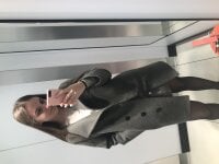 Charming_brunette's Offline Chat Room