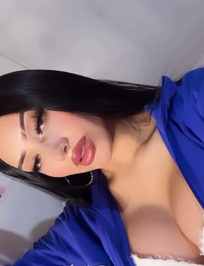 Cata_Miller_ Female Shaven Online Cam Strip