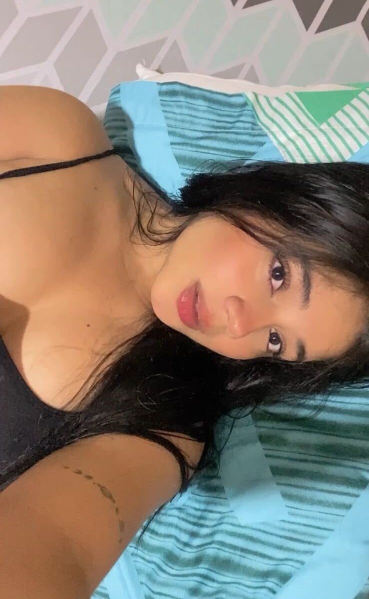 alexa_gomez2 profile