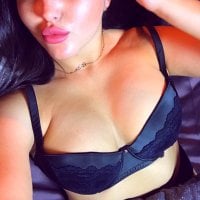 Adrianasxyy's Offline Chat Room