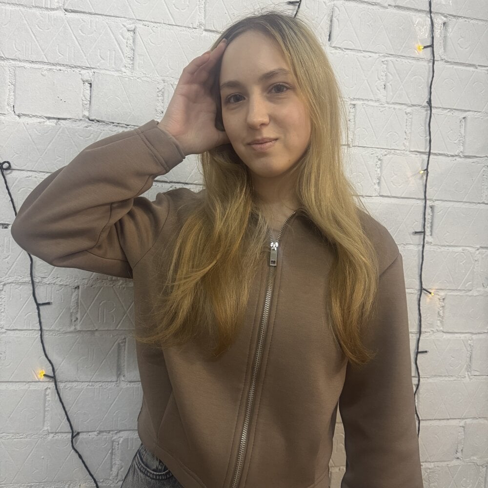 glamcambabes.com mayabriant livesex profile in blond-hair cams