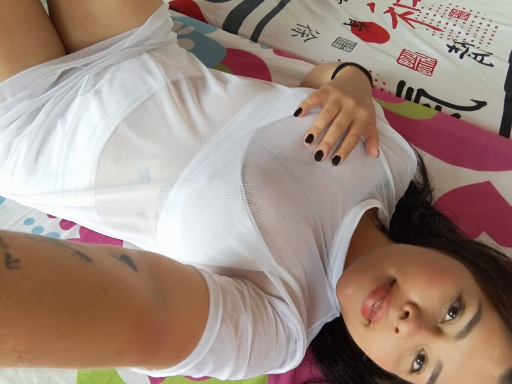 Adalyn_blows