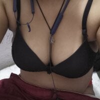 SHREYA1143's webcam live show