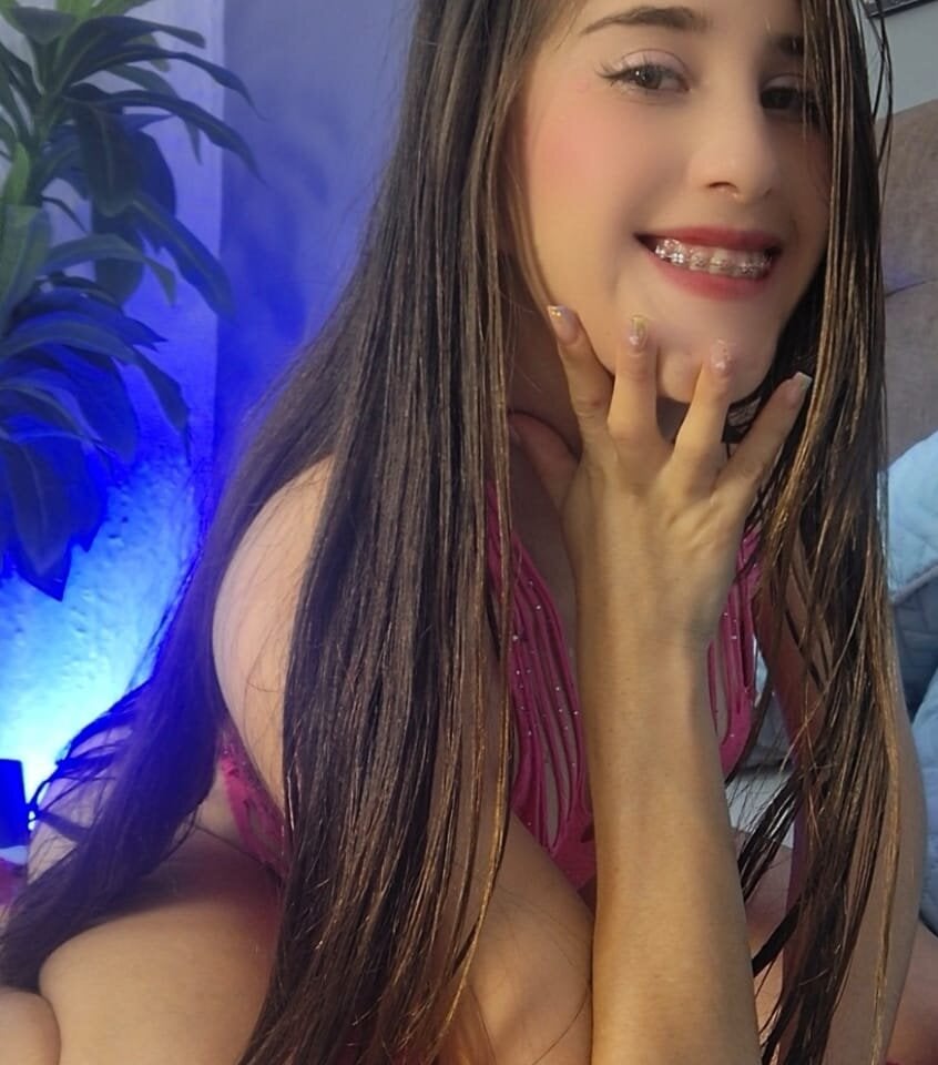 watchgirlcam.com ariana_evans___ livesex profile in titty cams