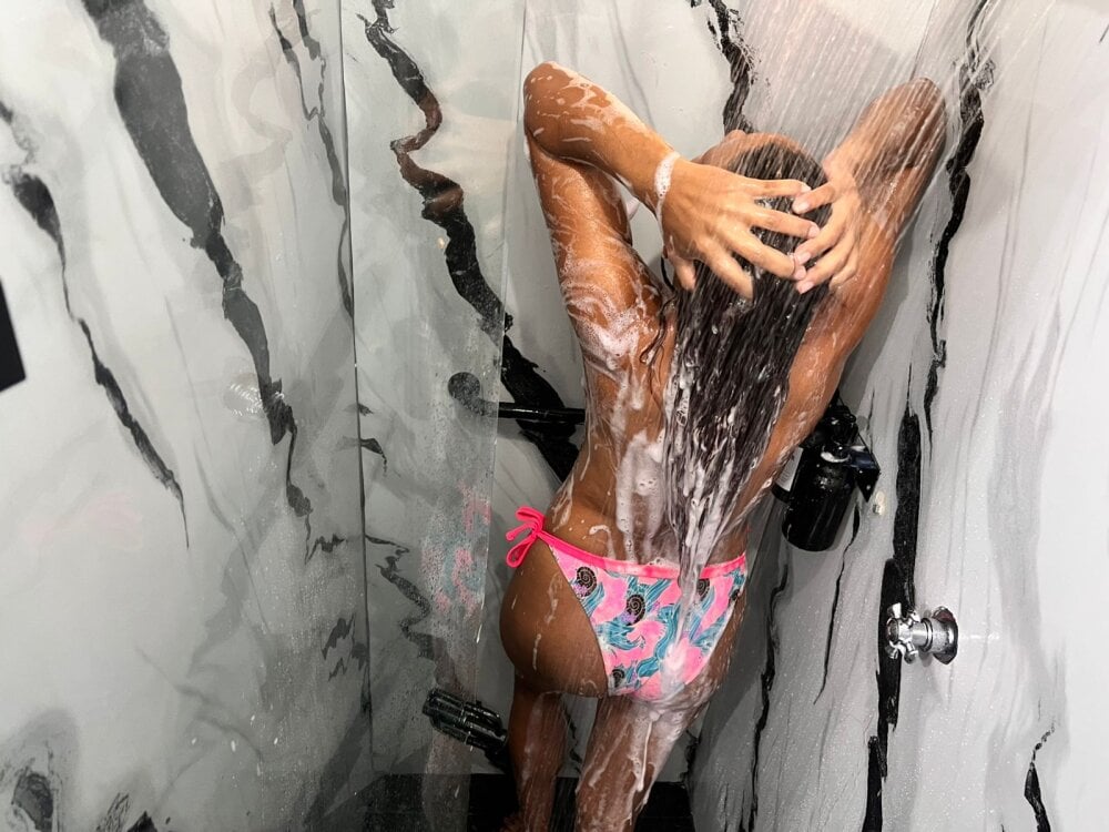 stripchat lucia_spear webcam profile pic via onaircams.com