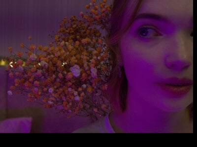 Mary_Harriss - athletic white