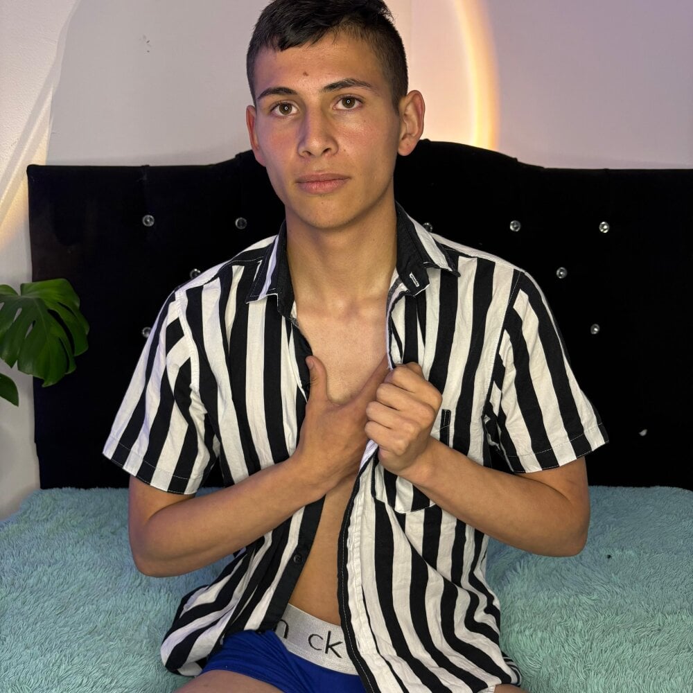 james_smithlow from stripchat