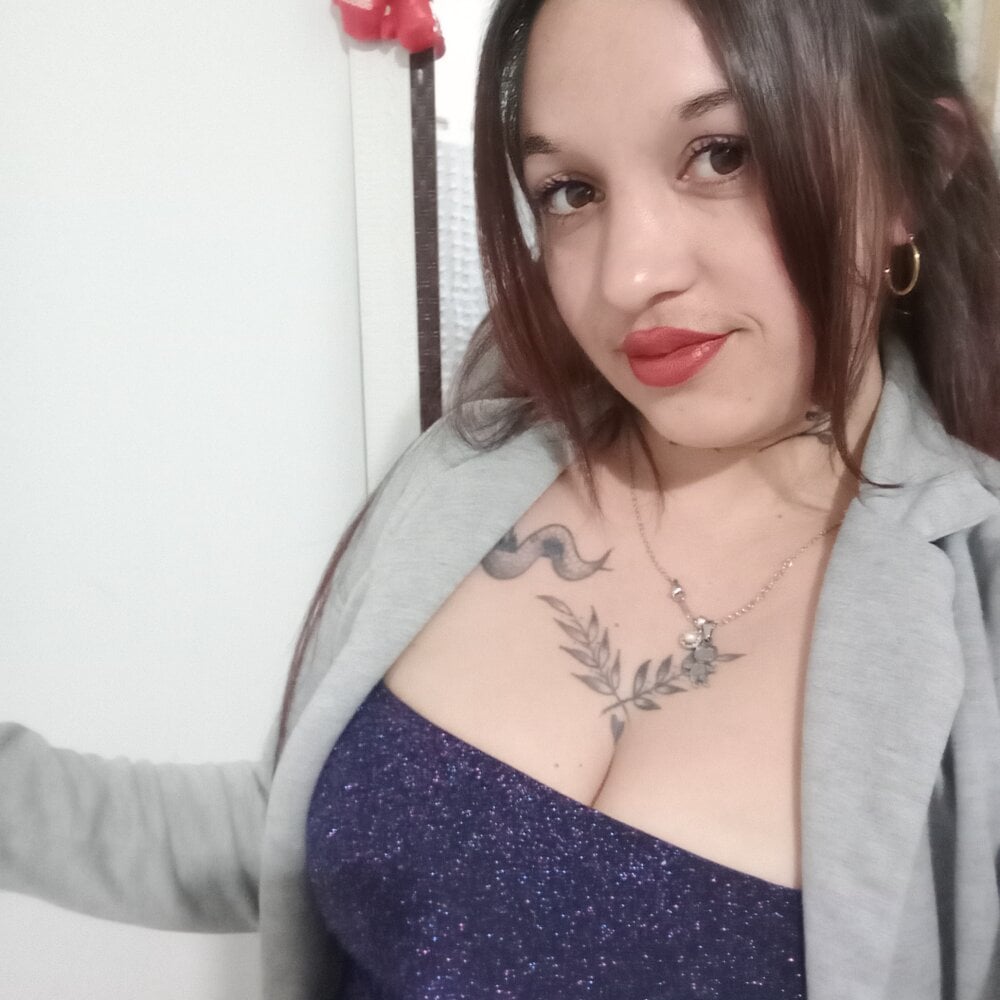 iluvcams.com juaqui97 livesex profile in bisexual cams