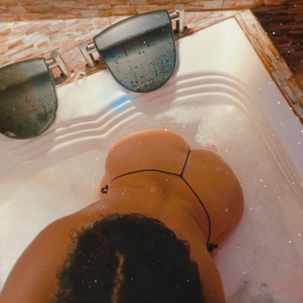 Live sex webcam photo for sarablondee_ #287041798