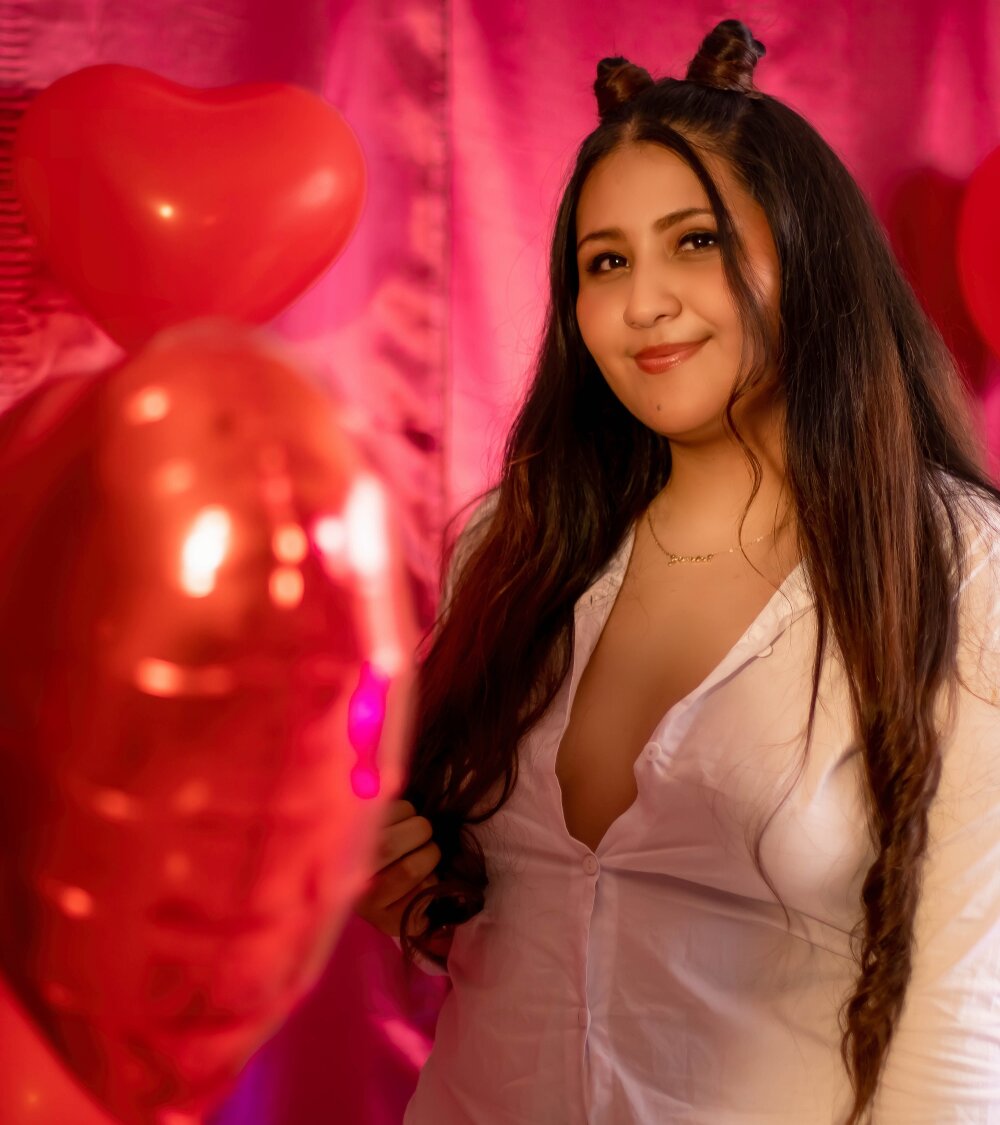Curvy_Lea's Offline Chat Room
