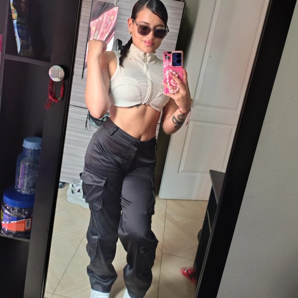 sexcams-joy.com kameron_tay livesex profile in foreigner-living-in-the-uk-my-eshop-lower cams