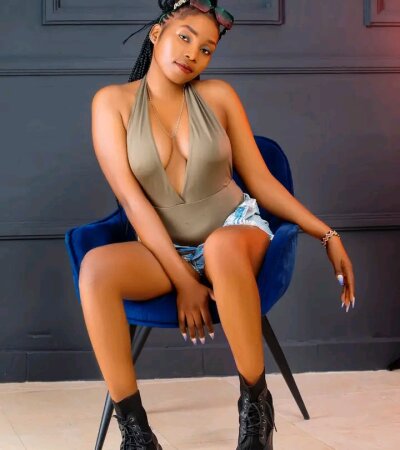 baby_yulanda 🥐 webcam