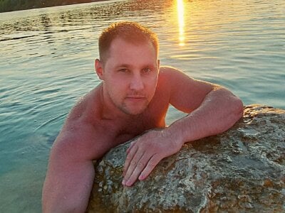 On_the_go Male White Webcam Striptease