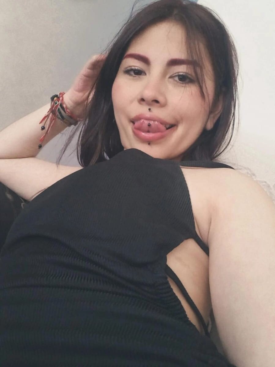 Zoe_b_ Offline XXX Chat