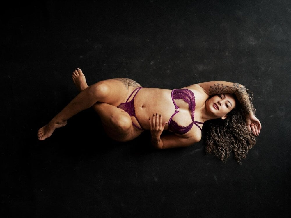 cheapadultsexcams.com mia_dolceee livesex profile in bisexual cams