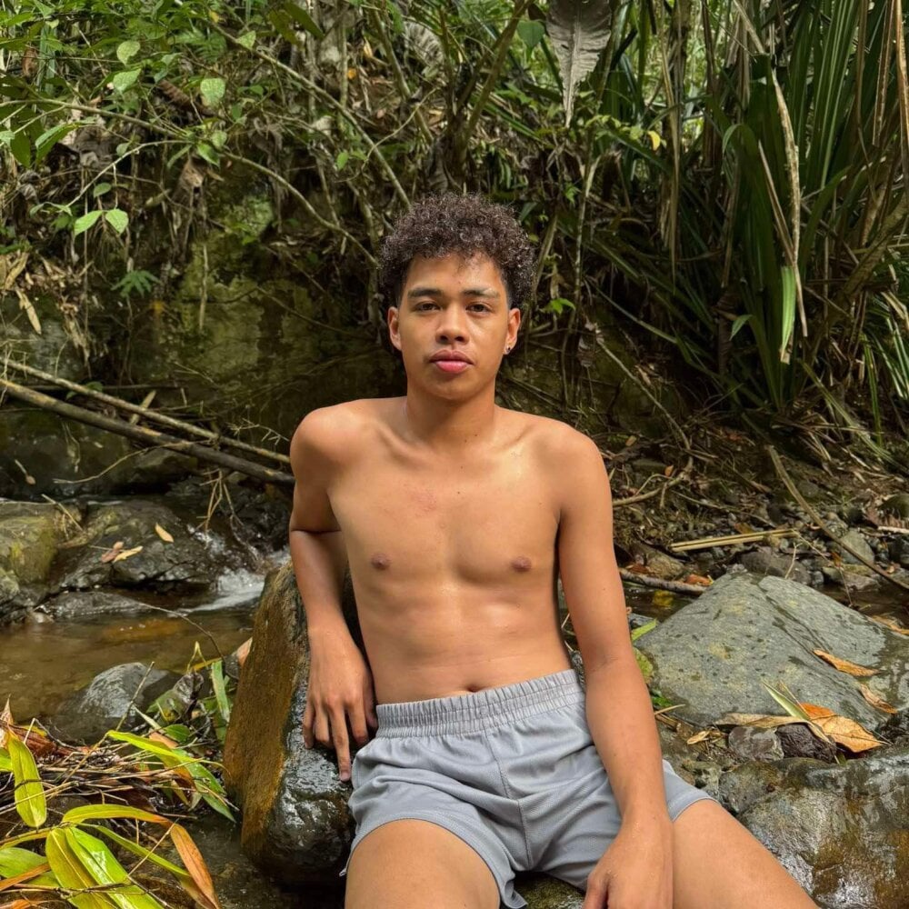 curlyasian_njxx profile