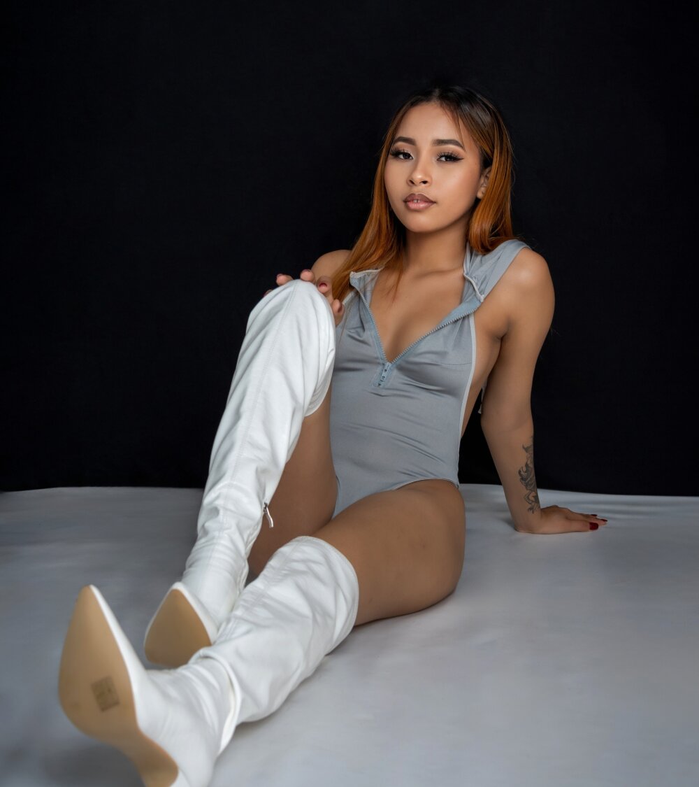 elivecams.com heicy--01 livesex profile in small-tits cams