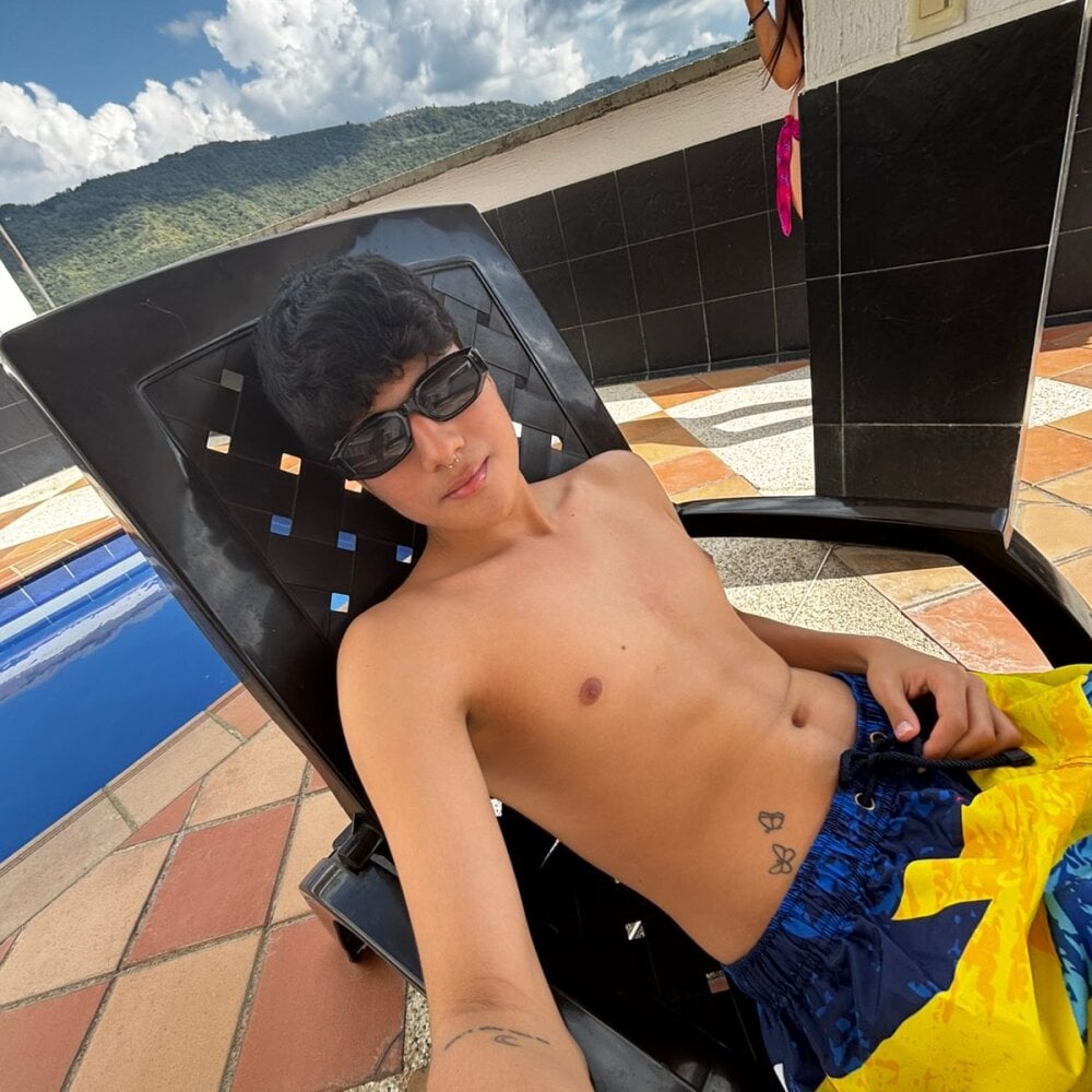 Matiass_2's Offline XXX Chat