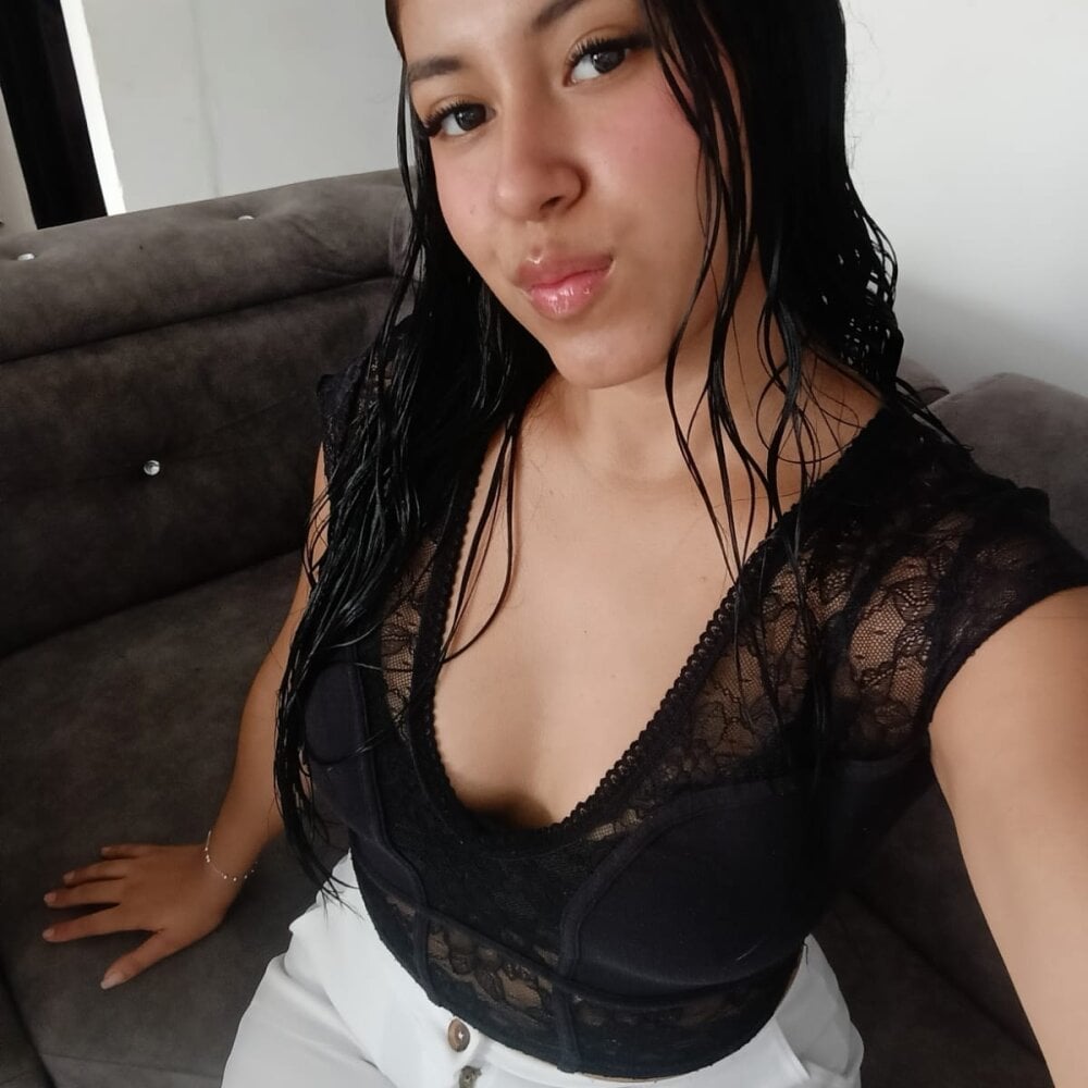 livesexr.com naughtysasha livesex profile in swamps-of-cringerton cams