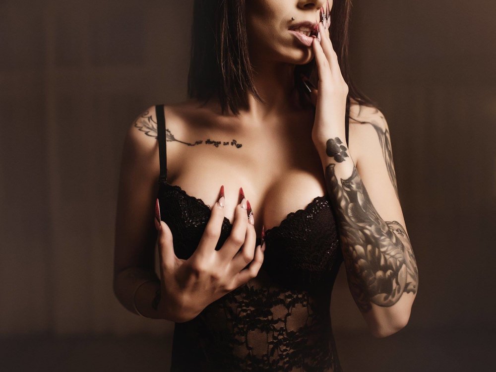 Live sex webcam photo for MissMyaKat #285503797