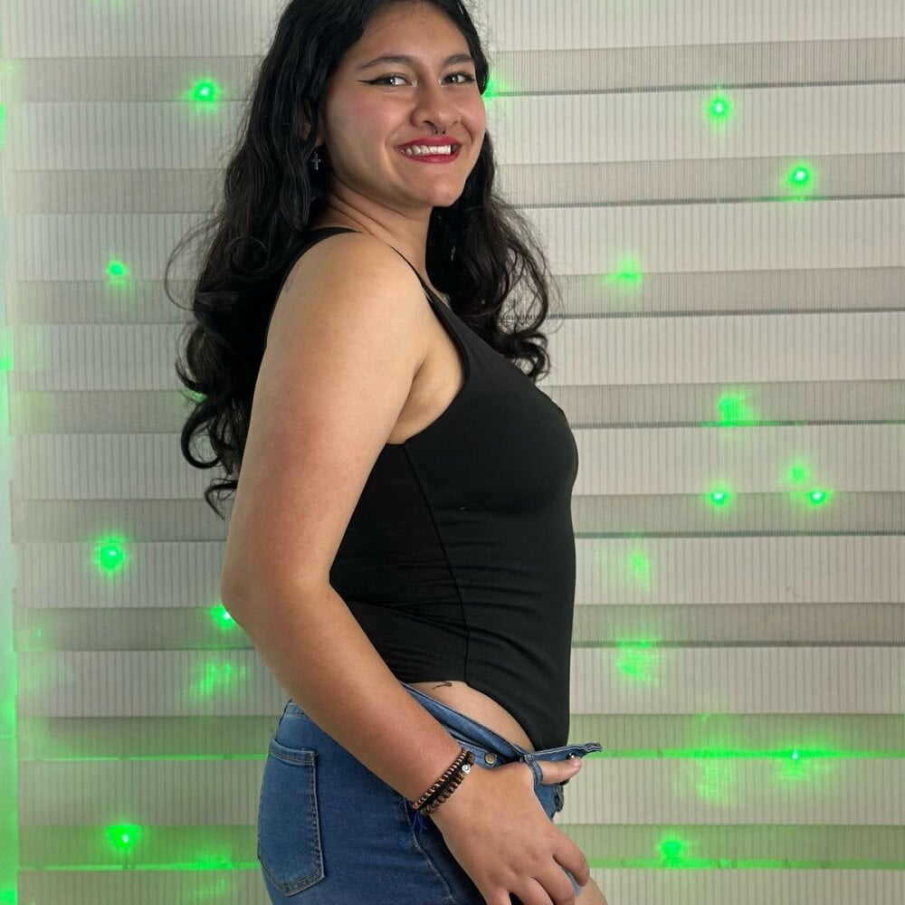 Karina_Mendez_ profile