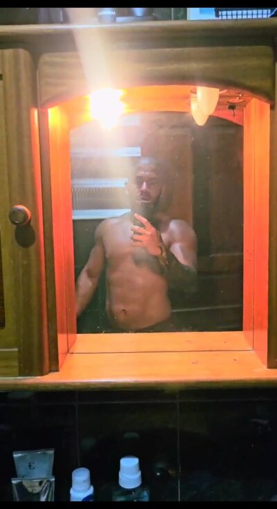 icarus_blazer from stripchat