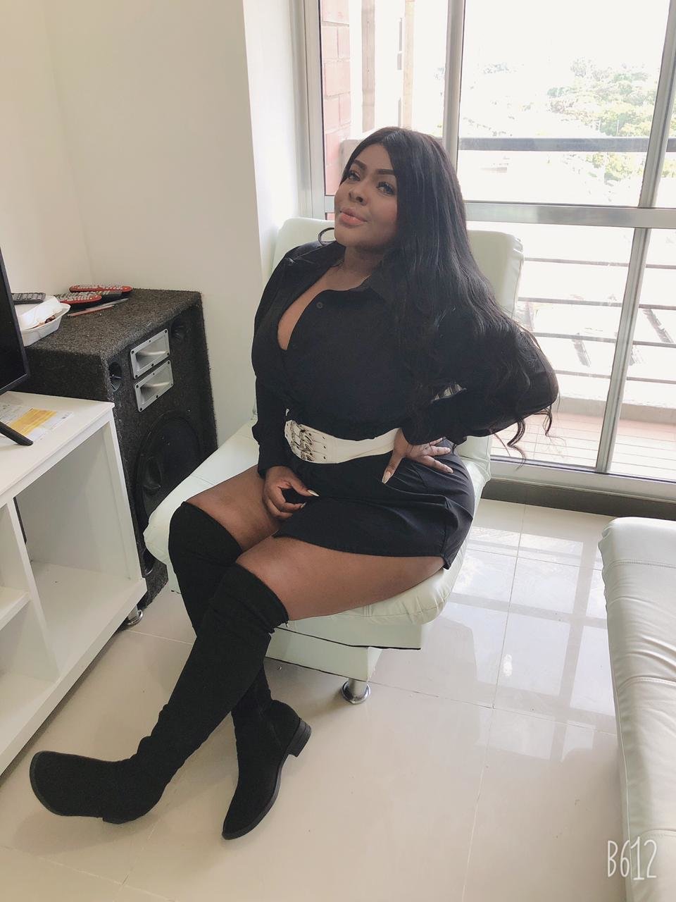amazon_brunette
