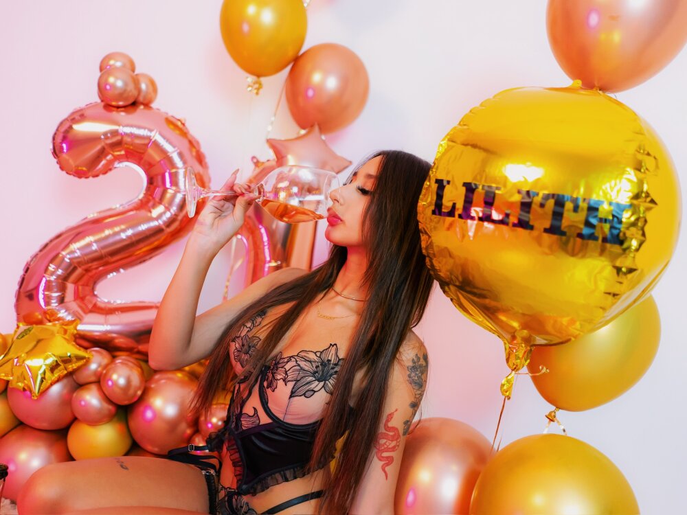 Live sex webcam photo for Tiny_lilith #290638490