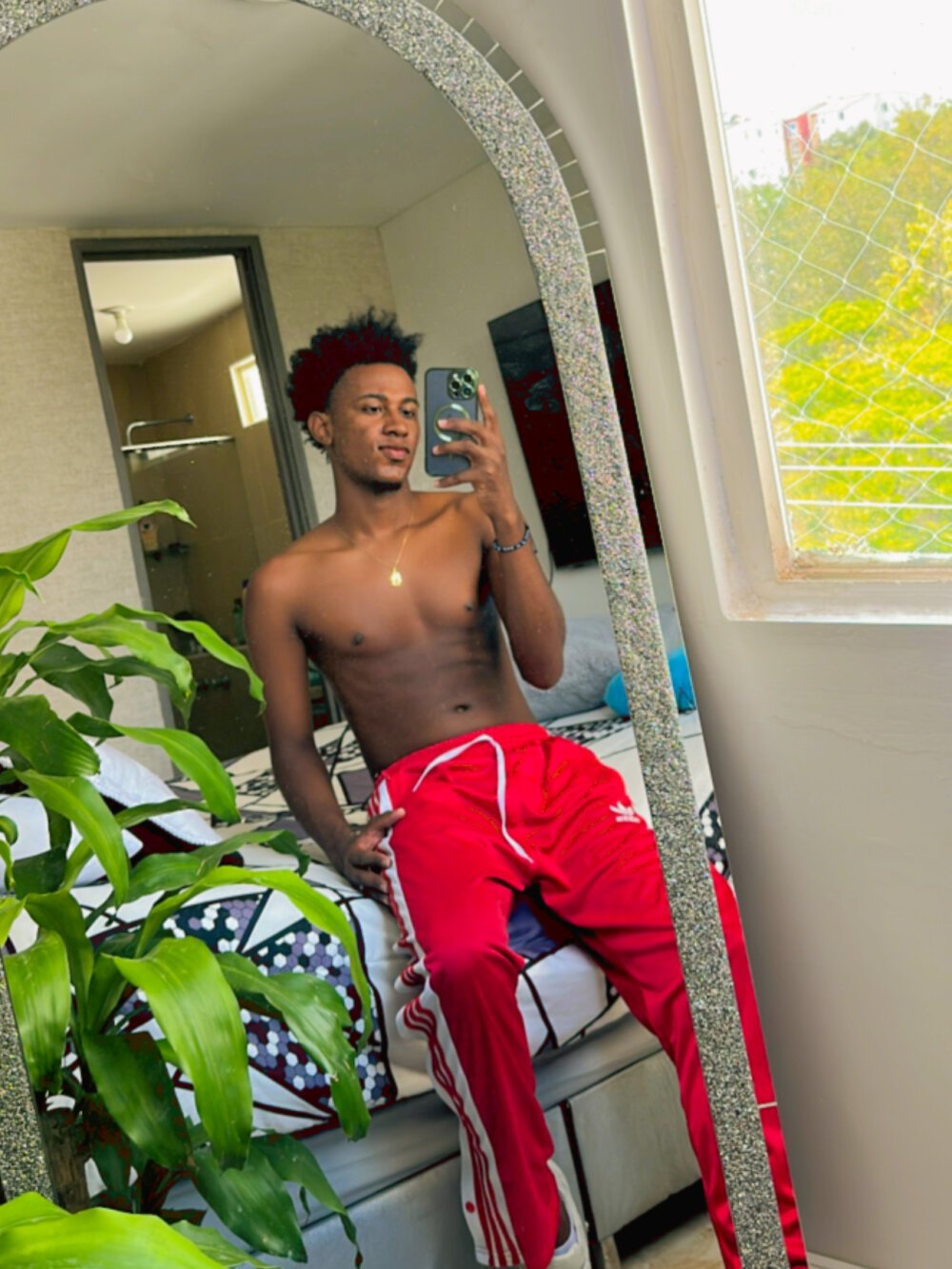 aronx1x from stripchat