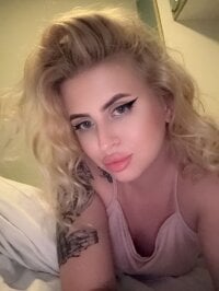 Aria_Blaze1's Offline Chat Room