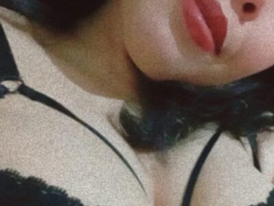 Sweetarabgirl on StripChat