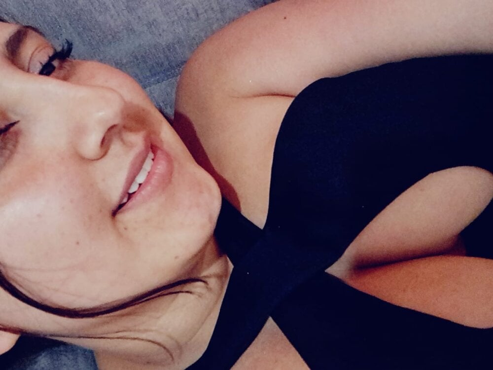 sexlivecamsites.com aurora_bliss livesex profile in hairy cams