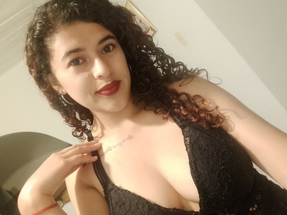 stripchat curlyheat webcam profile pic via badgirlwebcam.com