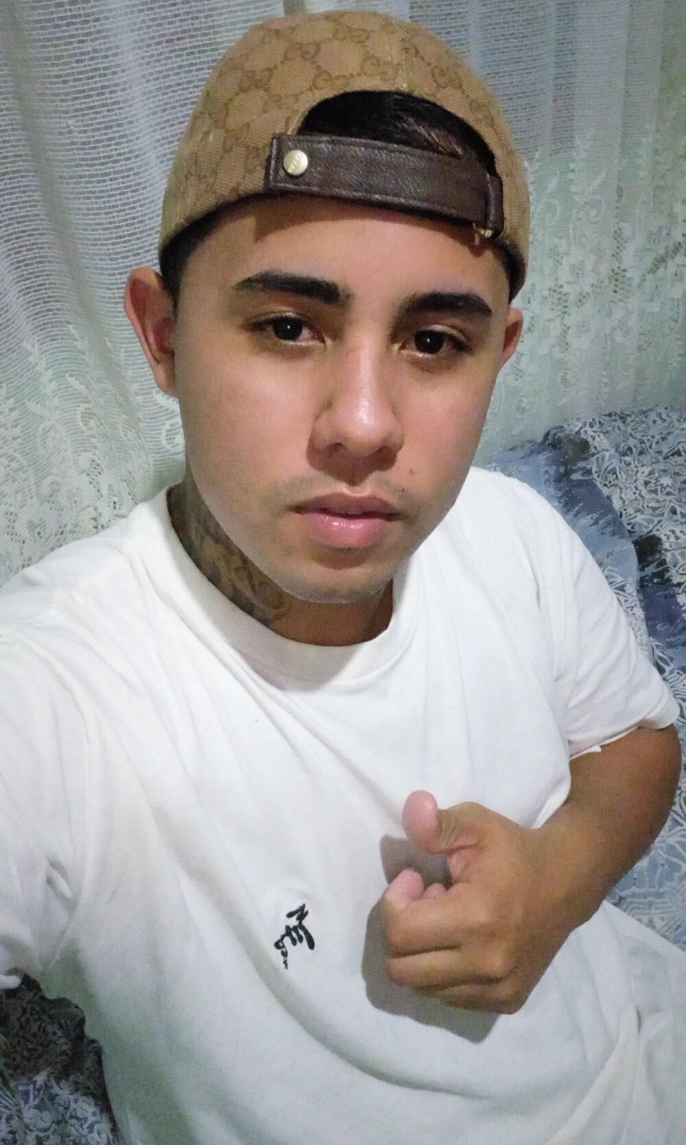 gui_andrad from stripchat