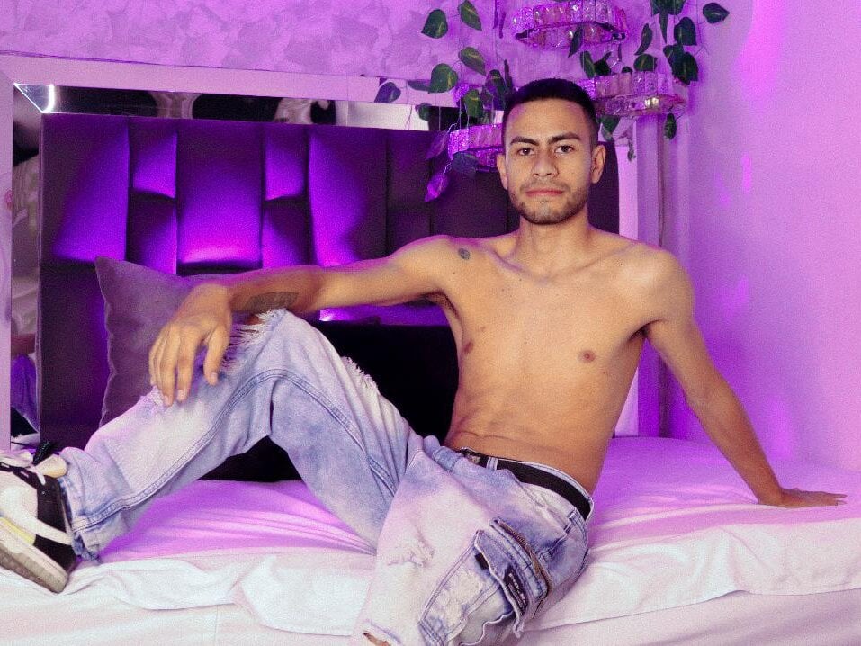 Sebaswalker live cam model at StripChat