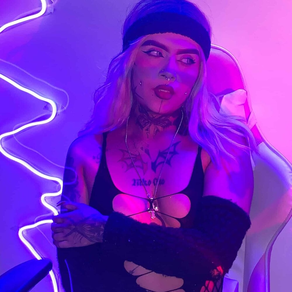 watchgirlcam.com ink_nikki livesex profile in latino cams