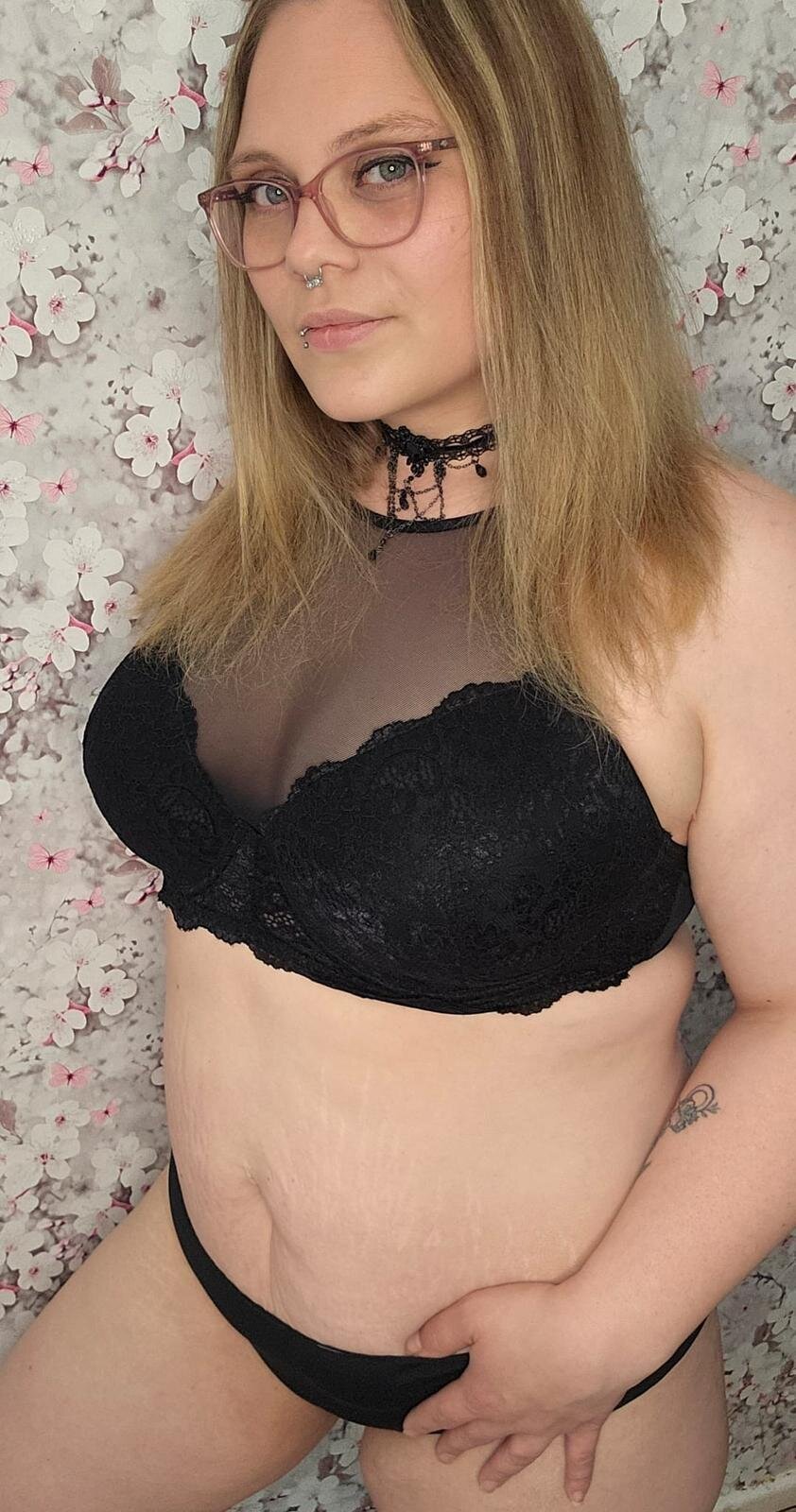 Mia_Curvy26