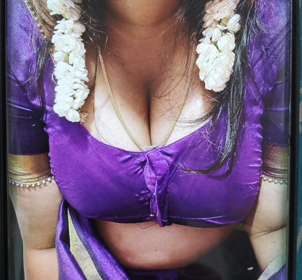 stripchat tamilsathya2024 webcam profile pic via grannylivesexcams.com