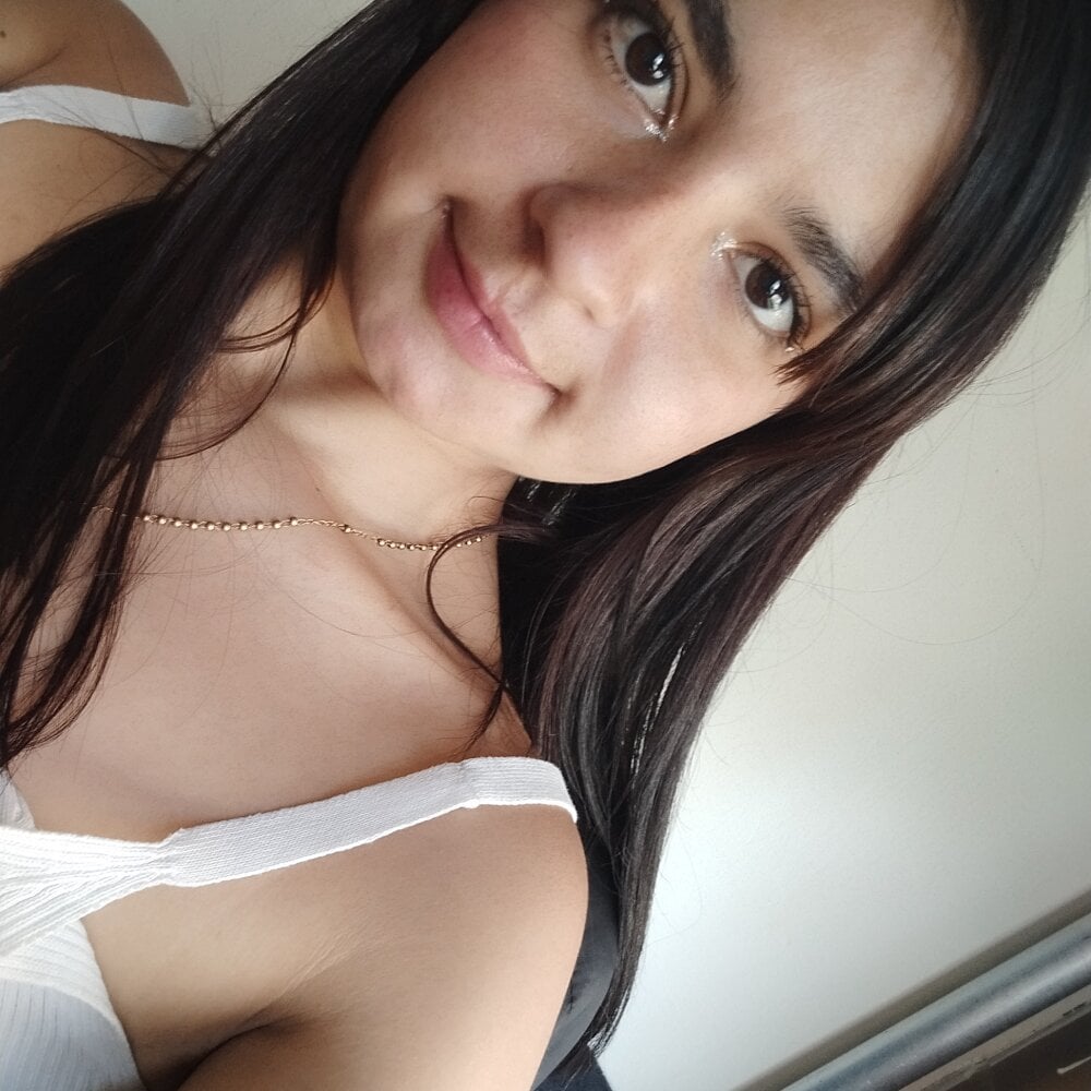 elivecams.com dragonahot livesex profile in colombia-co cams