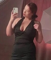 Cassie_Stephania Adlı Modelin Çevrimdışı Sohbet Odası