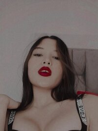 lya_collins_'s Offline XXX Chat