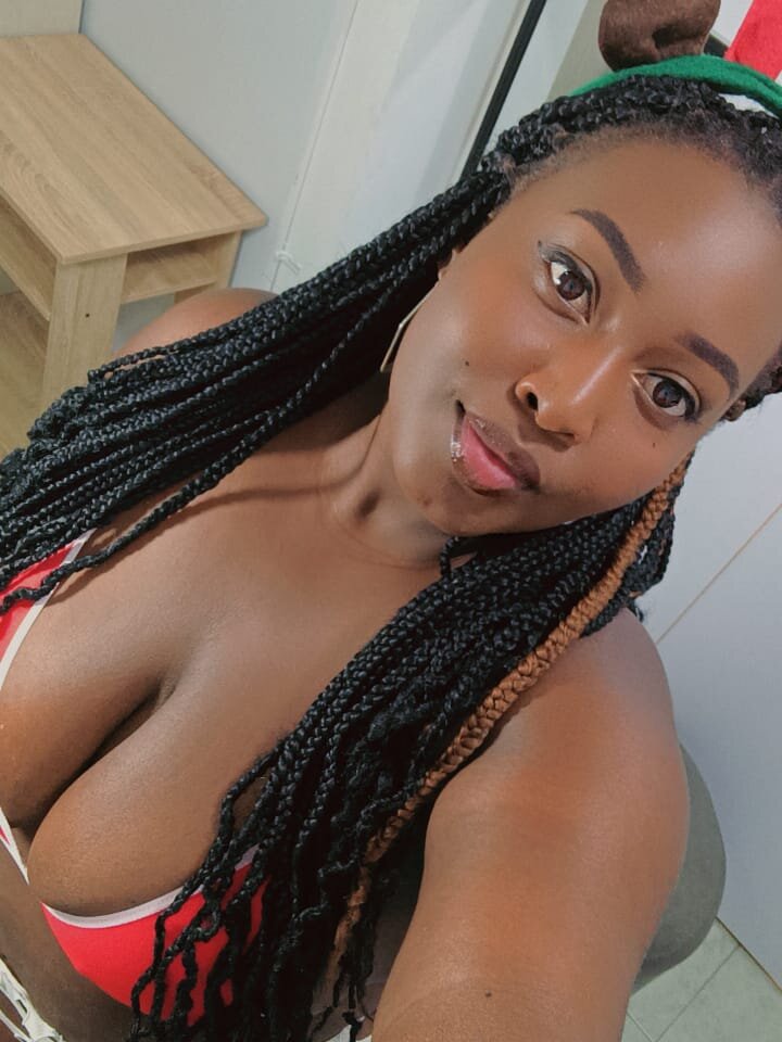 Live sex webcam photo for emilyrojas #289994073