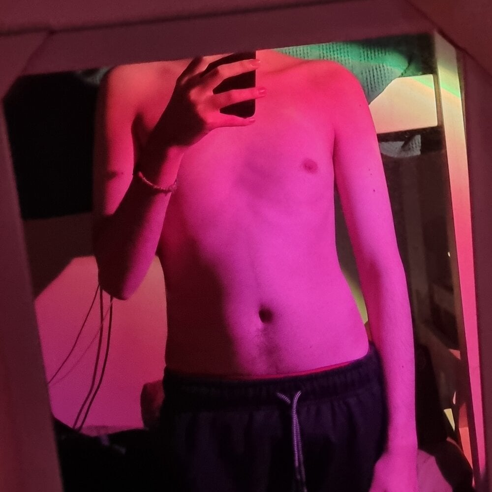 hugecocklover8721 from stripchat