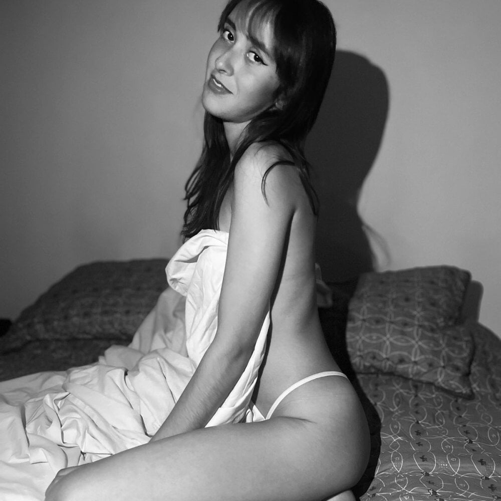 PrincessEmily_69's Offline XXX Chat