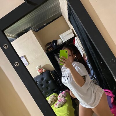 zoe_falak on StripChat