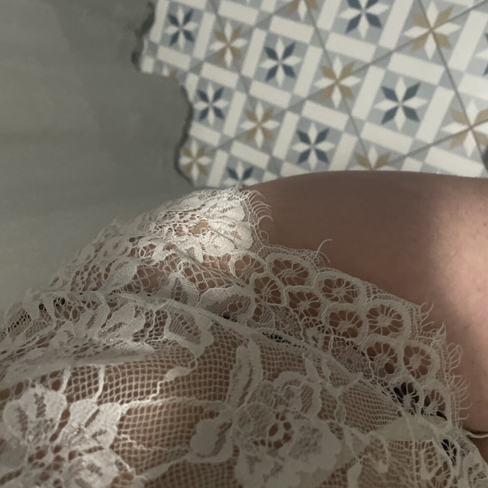 sarah_305's Offline XXX Chat