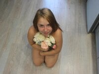 Desire_Vikki18's Offline Chat Room
