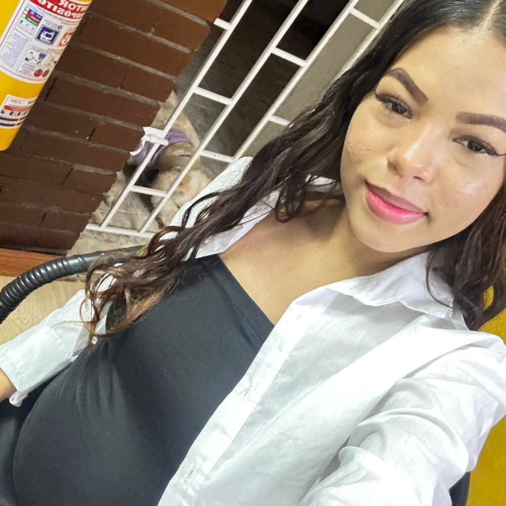 astridcupercm from stripchat